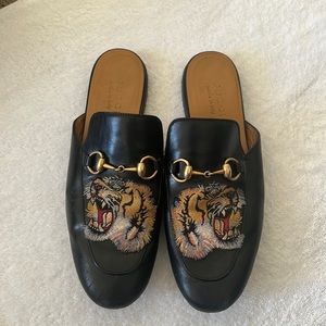 Gucci men’s tiger print slides.